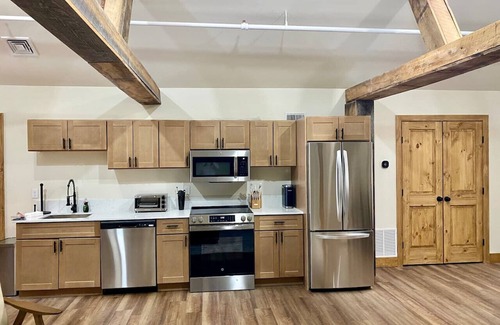 Wilmington House | Luxury Rustic Unit - 201