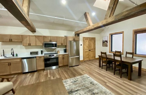 Wilmington House | Luxury Rustic Unit - 201