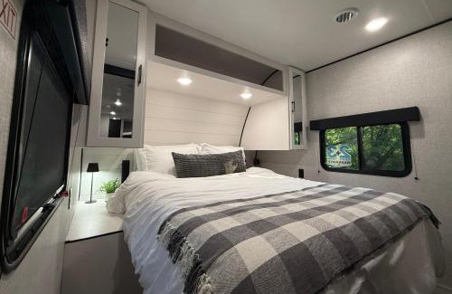 Blue Ridge House | Luxury RV - Hot Tub - Fire Pit - Outdoor Serenity