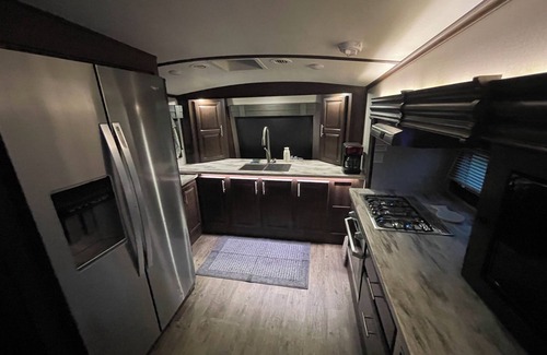 Wheatland House | Luxury RV in gated, quiet, country setting. Perfect for traveling professionals.