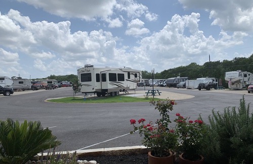 Belton House | Luxury RV Resort - Pool - Lodge - Recreation - Community