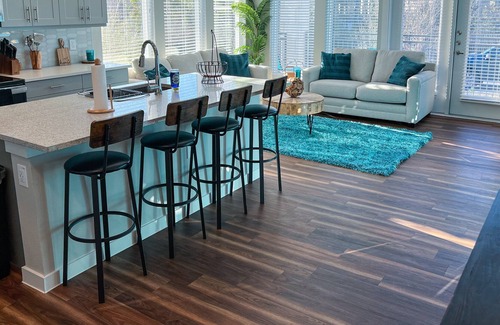 Grand Prairie Apartment | Luxury Sanitized Cabin Feel 2Br Condo/DFW/Att/Pool/Gym