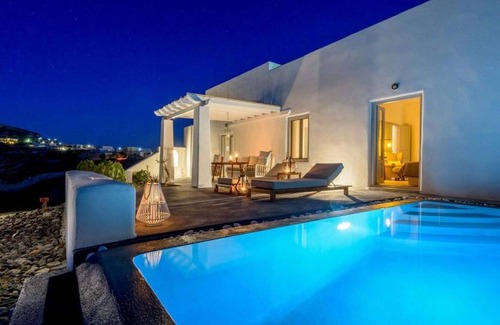 Pyrgos Villa | Luxury Santorini Villa | Villa Dean | 1 Bedroom | Children Older than 12Y are.