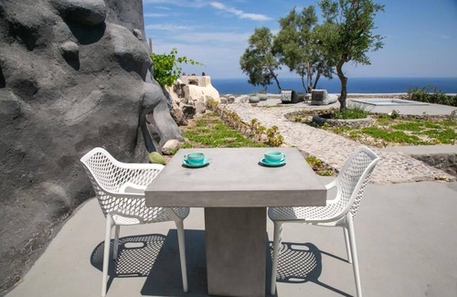 Finikia Villa | Luxury Santorini Villa | Villa Elysian Dyo | Private Hot Tub | Air Conditioning