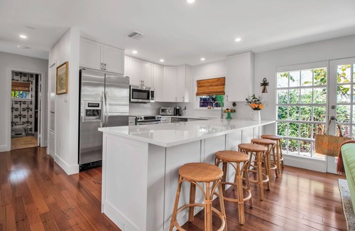Central Sarasota House | Luxury Sarasota Oasis - 3BR Designer Pool Home in Premier Walkable Neighborhood