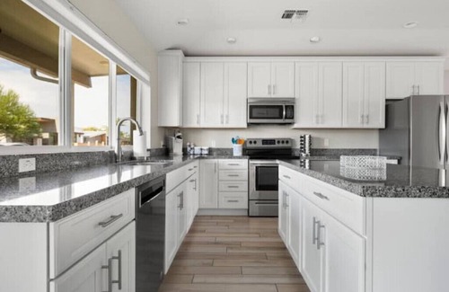 Southwest Village House | Luxury Scottsdale Home, walk to Old Townn