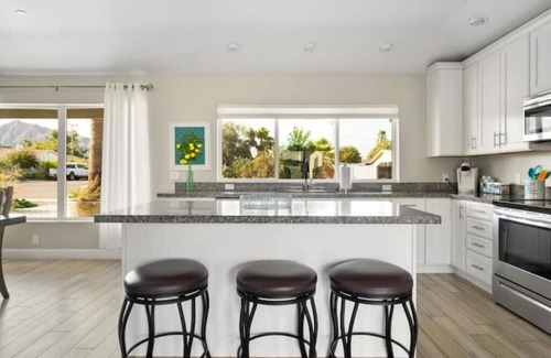 Southwest Village House | Luxury Scottsdale Home, walk to Old Townn