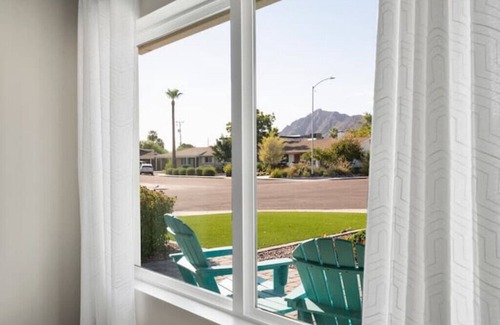 Southwest Village House | Luxury Scottsdale Home, walk to Old Townn