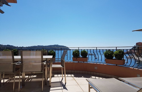 Villefranche-sur-Mer Apartment | Luxury Sea-fronted Apartment with Large South Facing Terrace