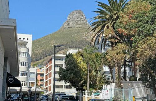 Sea Point Apartment | Luxury Seapoint One-Bedroom secure apartment with on-premise parking