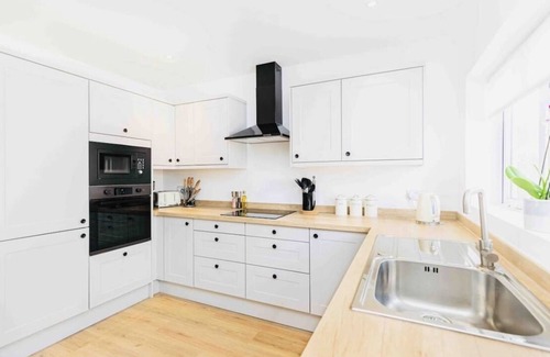 New Forest District Ski Chalet | Luxury SeaWay sleeps 12, playroom/xbox/hot tub/private chef