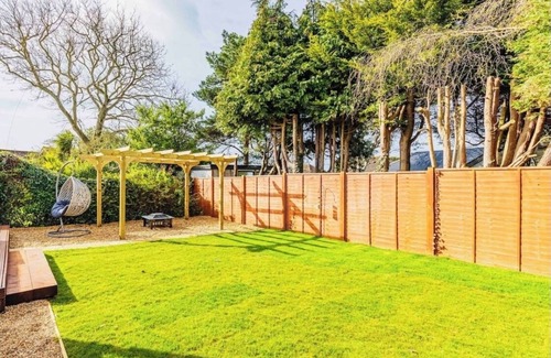 New Forest District Ski Chalet | Luxury SeaWay sleeps 12, playroom/xbox/hot tub/private chef