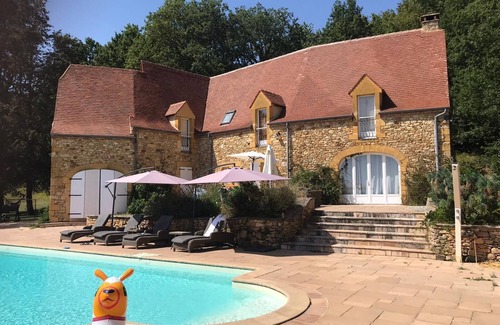 Beynac-et-Cazenac Villa | Luxury secluded chateau with pool and hot tub