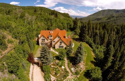 Midway House | LUXURY, SECLUDED LODGE SKI AND SWIM