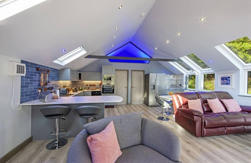 Benderloch Cabin | Luxury Self Catering Lodge with Hot Tub - Palms 2, Loch Etive, North Connel