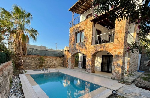 Yalikavak Villa | Luxury self catering 3 bedroom private holiday villa with private swimming pool.
