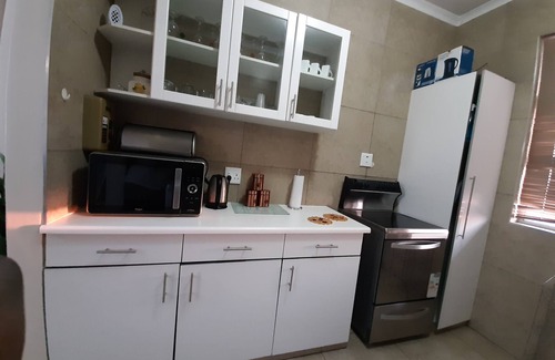 Windhoek Apartment | Luxury Self Catering Superior @ Mall Maeru