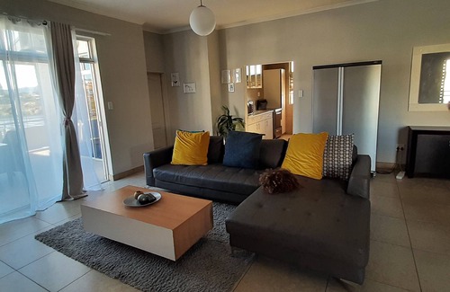 Windhoek Apartment | Luxury Self Catering Superior @ Mall Maeru