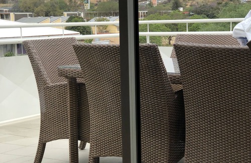 Windhoek Apartment | Luxury Self Catering Superior @ Mall Maeru