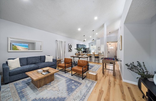 Vamo House | Luxury Sietsa Key Beach Home Away from Home