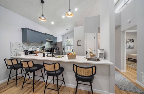 Vamo House | Luxury Sietsa Key Beach Home Away from Home