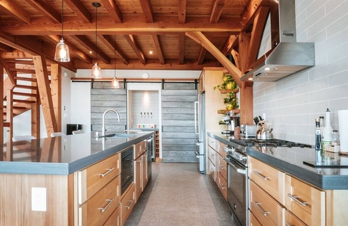Revelstoke Cabin | Luxury Ski Chalet in Revelstoke - Stunning Views & Ultimate Privacy