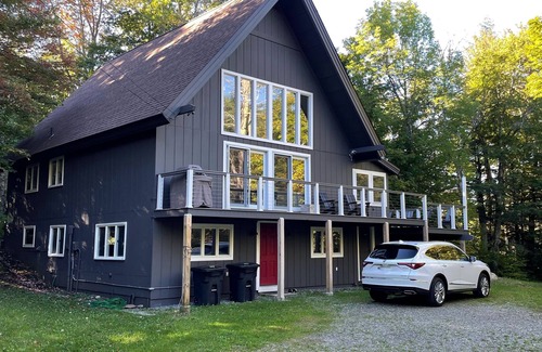 West Dover Ski Chalet | Luxury Ski Chalet w/hot tub - Across from Hermitage Club Entrance