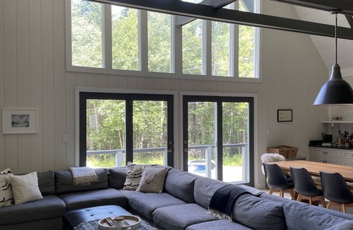 West Dover Ski Chalet | Luxury Ski Chalet w/hot tub - Across from Hermitage Club Entrance