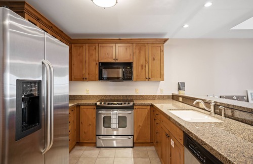 Crested Butte Condo | Luxury ski in & out condo @ resort base: views, pool, hot tub, sauna, gym