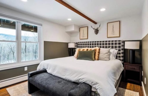 Bartlett Cabin | Luxury Ski Lodge w Hot Tub + Sauna Bartlett, NH