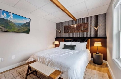 Bartlett Cabin | Luxury Ski Lodge w Hot Tub + Sauna Bartlett, NH