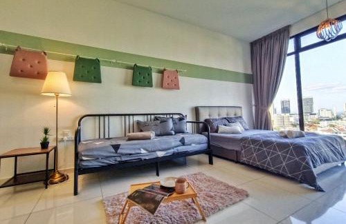George Town Apartment | Luxury Sky Pool 8-Pax City Centre Beacon