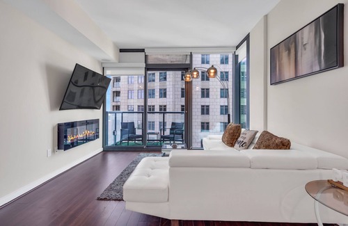 Lenox Apartment | Luxury Sky Views In Buckhead