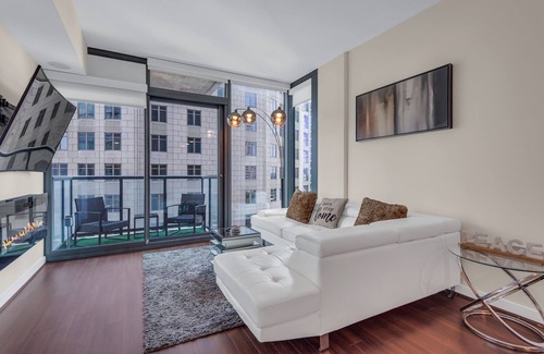 Lenox Apartment | Luxury Sky Views In Buckhead