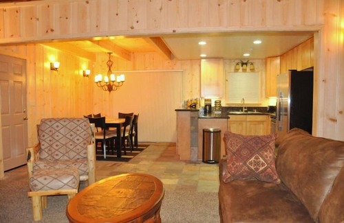 South Lake Tahoe House | Luxury Slopeside retreat. Spa and Billards. Walk to slopes