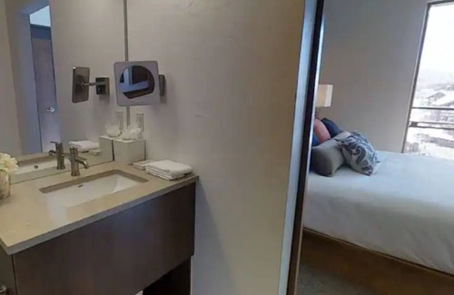 Peak 8 Resort | Luxury Slopeside Suite at Grand Colorado on Peak 8