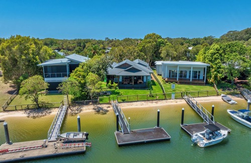Gold Coast House | Luxury South Stradbroke Island Escape 4 Bed with Pool