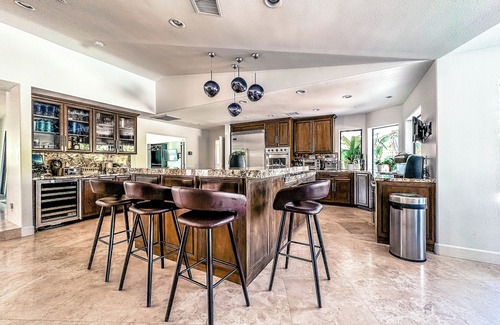 Palm Springs House | Luxury South Palm Springs 5-BR 4.5 Bath 4500sf Heated Pool nSpa Near Golf Hiking