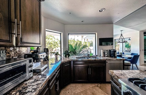 Palm Springs House | Luxury South Palm Springs 5-BR 4.5 Bath 4500sf Heated Pool nSpa Near Golf Hiking