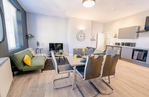 Canton Apartment | LUXURY SPACIOUS 2-BED & High Ceiling