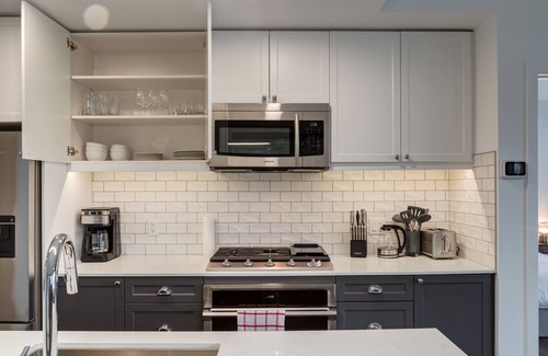Kensington Apartment | *Luxury* Spacious 2BR+2Bath in Kensington