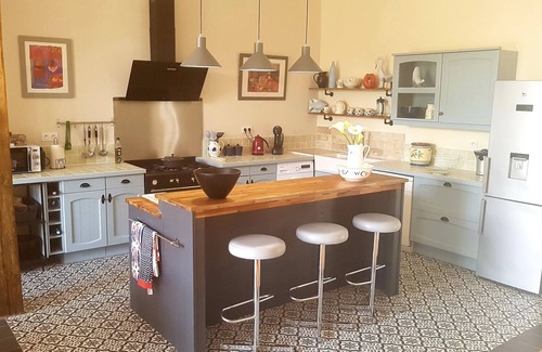 Cast House | Luxury, spacious 3 bed converted Coach house. 10kms from the coast!