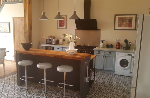 Cast House | Luxury, spacious 3 bed converted Coach house. 10kms from the coast!