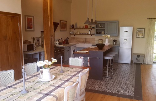 Cast House | Luxury, spacious 3 bed converted Coach house. 10kms from the coast!