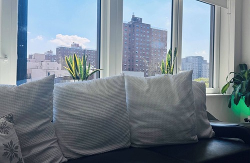 Central Park North Apartment | Luxury Spacious 4-bedroom apartment in Manhattan with Doorman