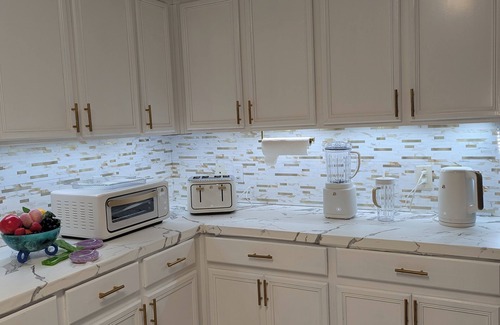 Houston House | Luxury Spacious 9-bed Houston with Game Room , Cinema , Record Studio + HOT TUB