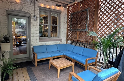 Park West Condo | Luxury, spacious first floor brownstone in east Lincoln Park