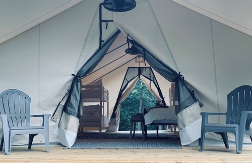 Delta RV Rental | Luxury Spacious Glamping, Lake View, Grill, Pool, Pet Friendly, Swim