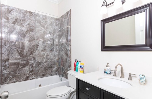 Dania Beach Villa | Luxury Spacious Private PoolVilla with Jacuzzi- 5 Min from the beach!