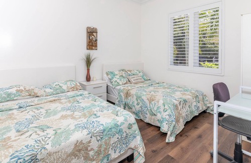 Dania Beach Villa | Luxury Spacious Private PoolVilla with Jacuzzi- 5 Min from the beach!